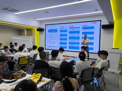 马克思主义学院教师赴惠州亿纬锂能为学生讲授“产业线上的思政课”