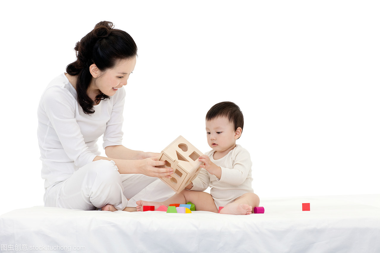 母亲与孩子的互动